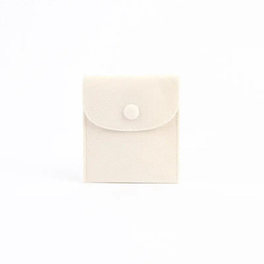 Pochette pour carte de message et bague en velour.